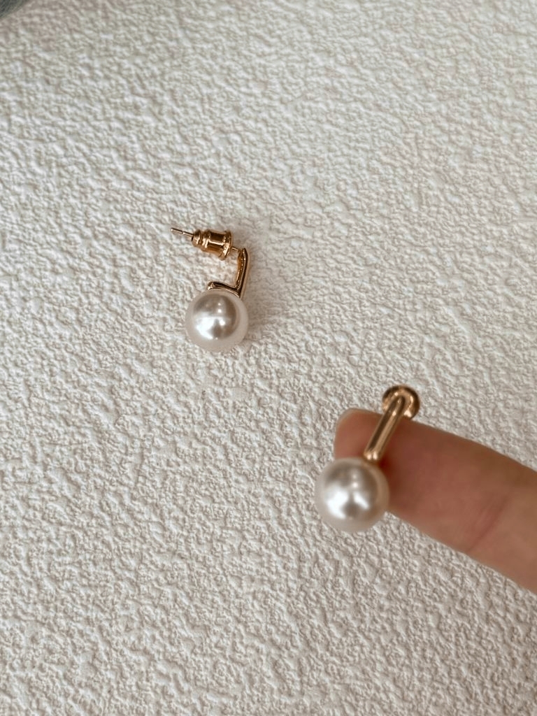 Ye-Jin Single Pearl Drop Earrings