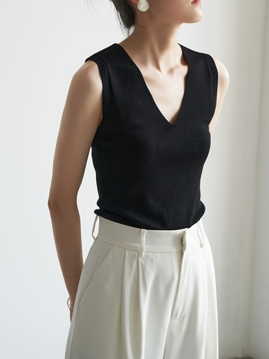 Olivia Sleeveless Knit Top-The Black Bow-