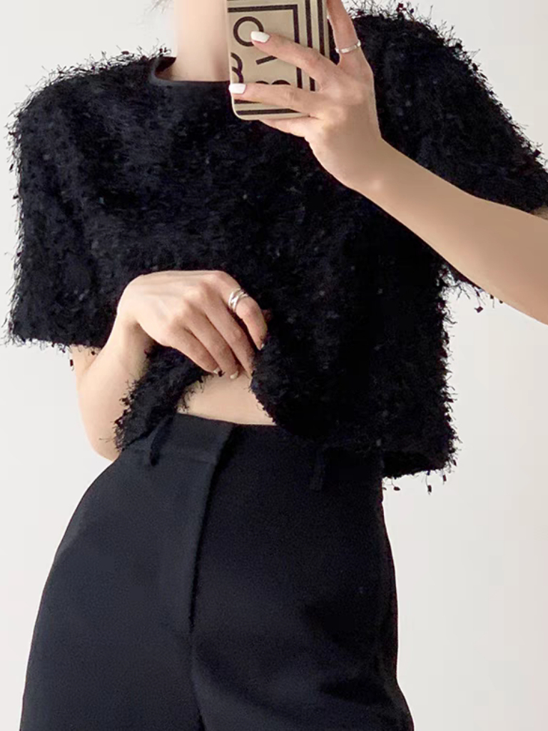 Taryn Fuzzy Loose Cut Top-The Black Bow-