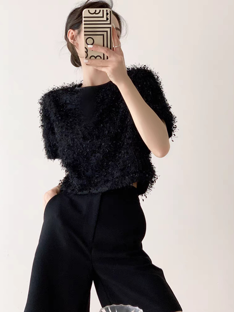 Taryn Fuzzy Loose Cut Top-The Black Bow-