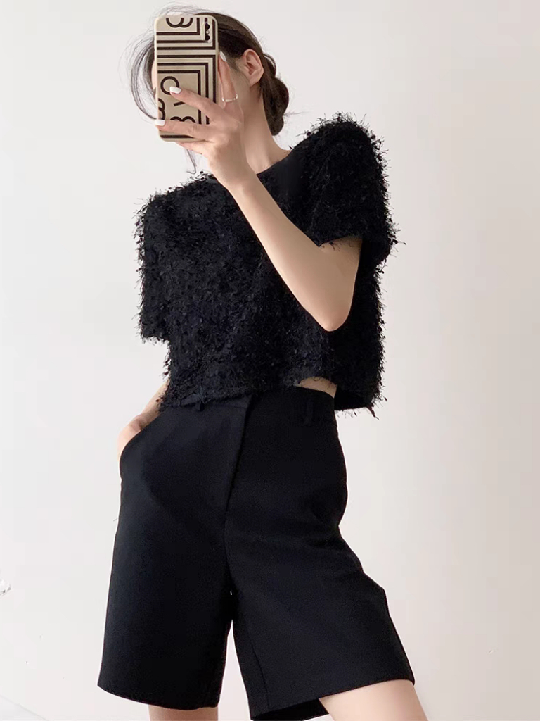 Taryn Fuzzy Loose Cut Top-The Black Bow-