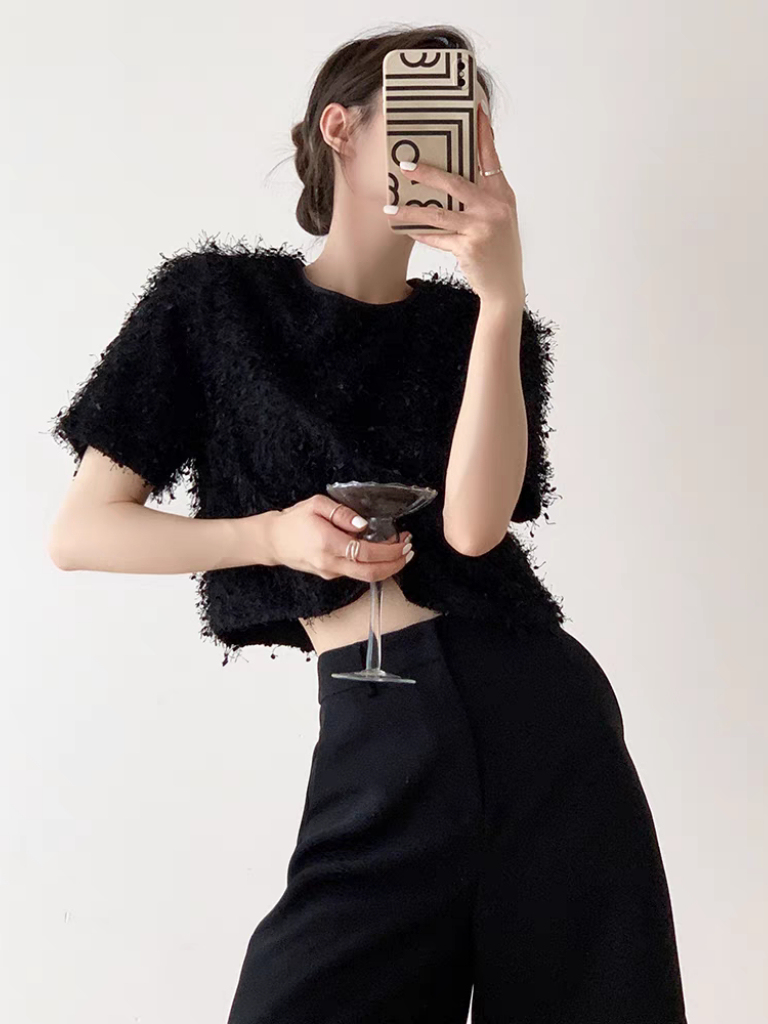 Taryn Fuzzy Loose Cut Top-The Black Bow-