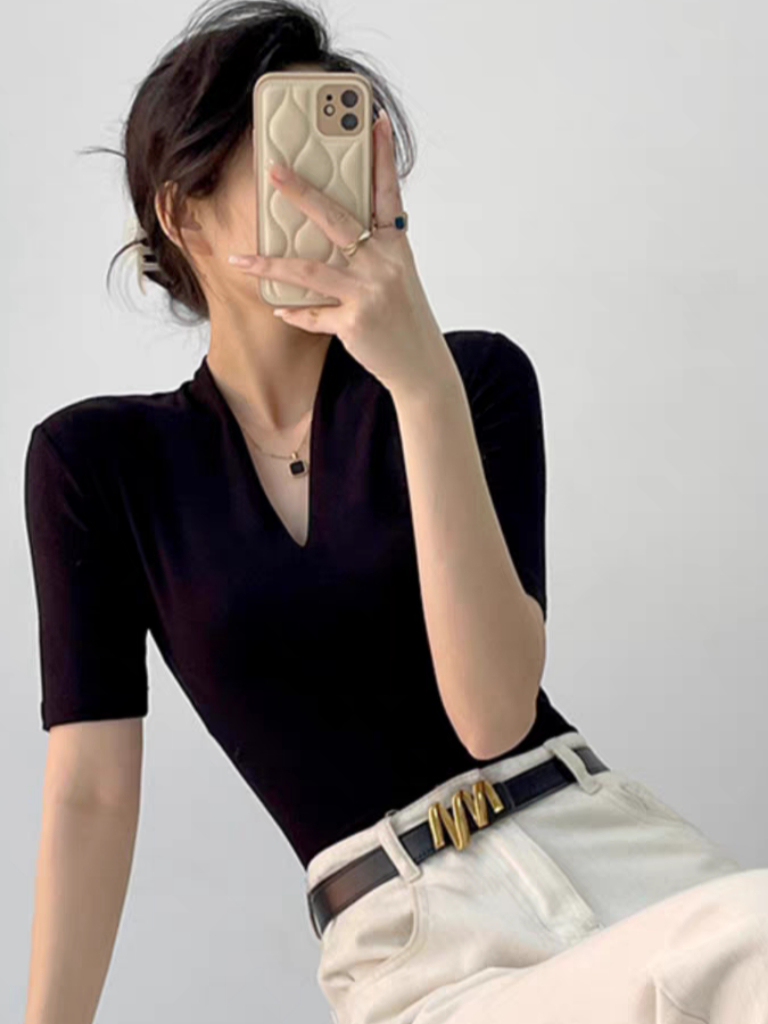 Katalynn Mid Sleeve V-Neck Knit Top -The Black Bow-