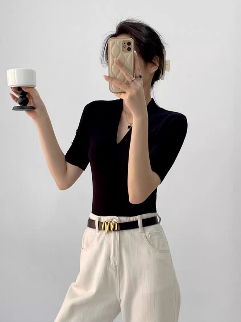 Katalynn Mid Sleeve V-Neck Knit Top -The Black Bow-