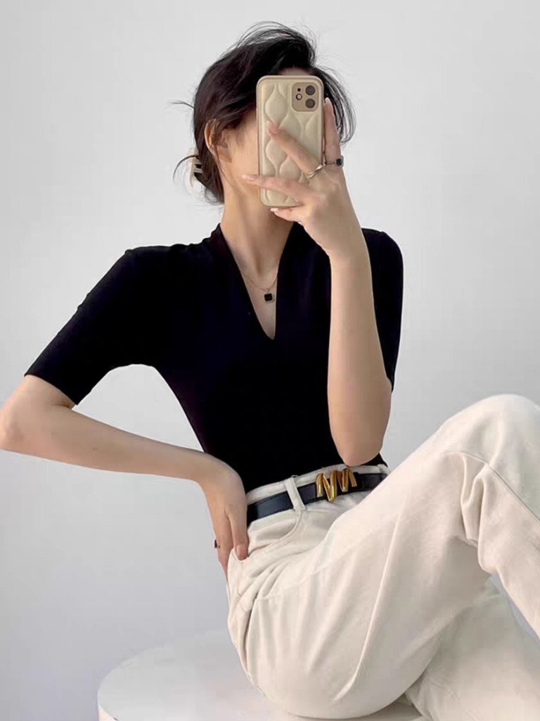 Katalynn Mid Sleeve V-Neck Knit Top -The Black Bow-