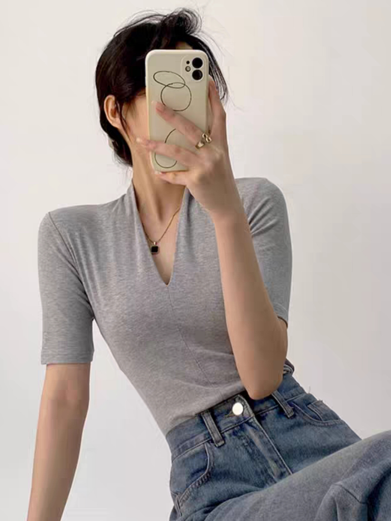 Katalynn Mid Sleeve V-Neck Knit Top -The Black Bow-