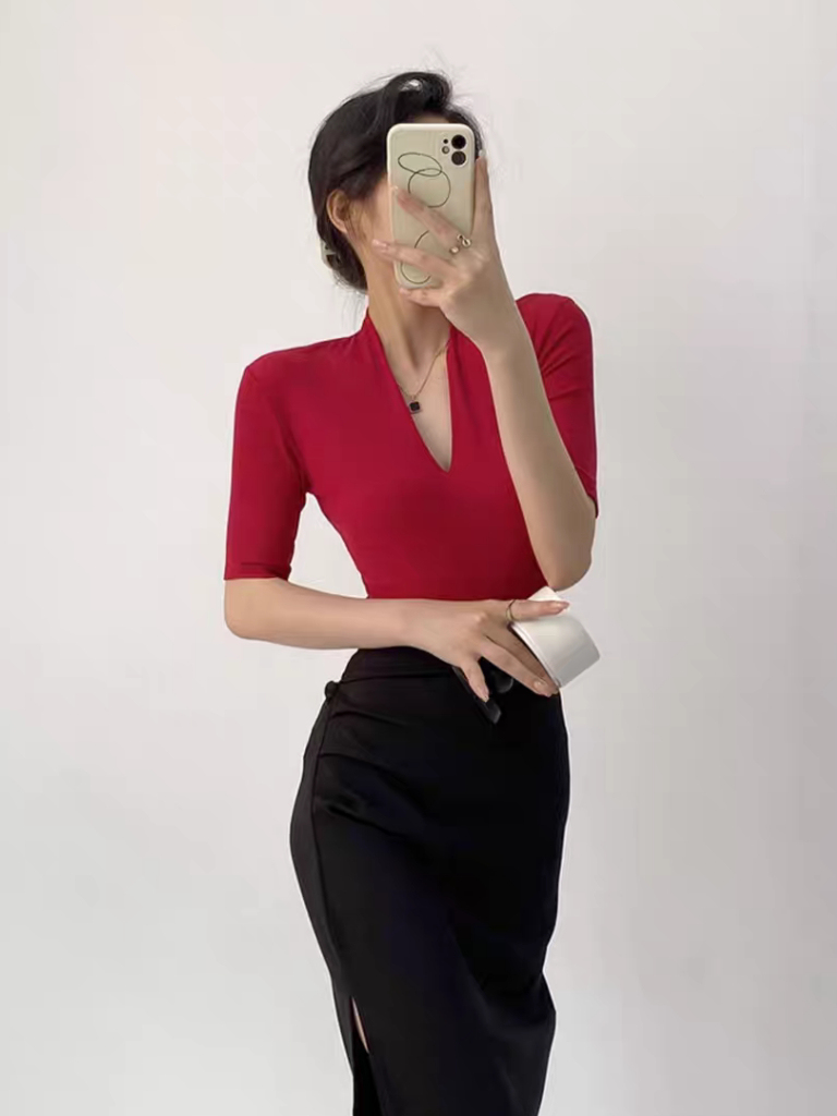 Katalynn Mid Sleeve V-Neck Knit Top -The Black Bow-