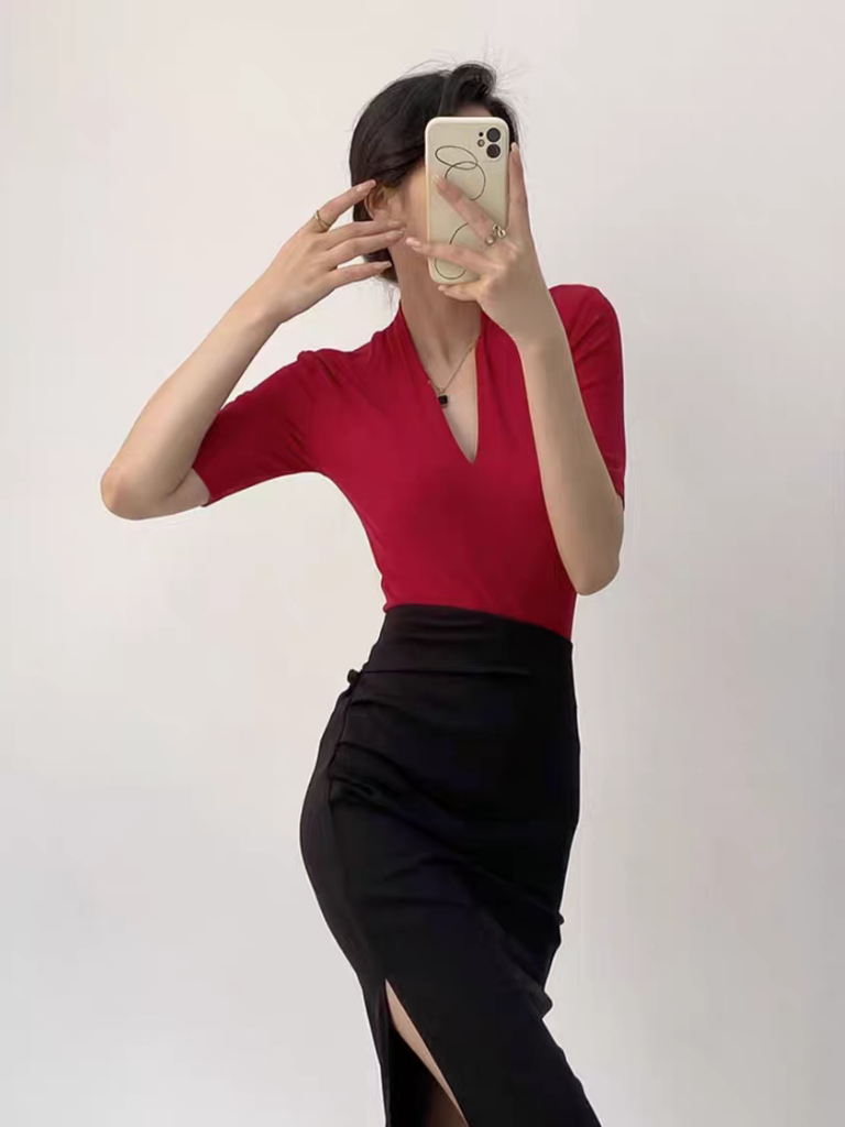 Katalynn Mid Sleeve V-Neck Knit Top -The Black Bow-