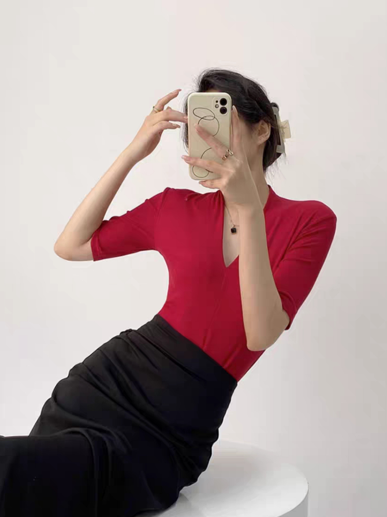 Katalynn Mid Sleeve V-Neck Knit Top -The Black Bow-