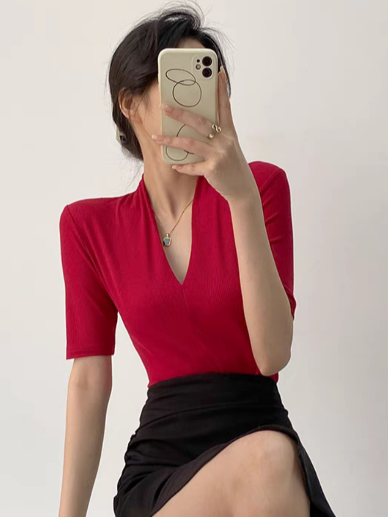 Katalynn Mid Sleeve V-Neck Knit Top -The Black Bow-