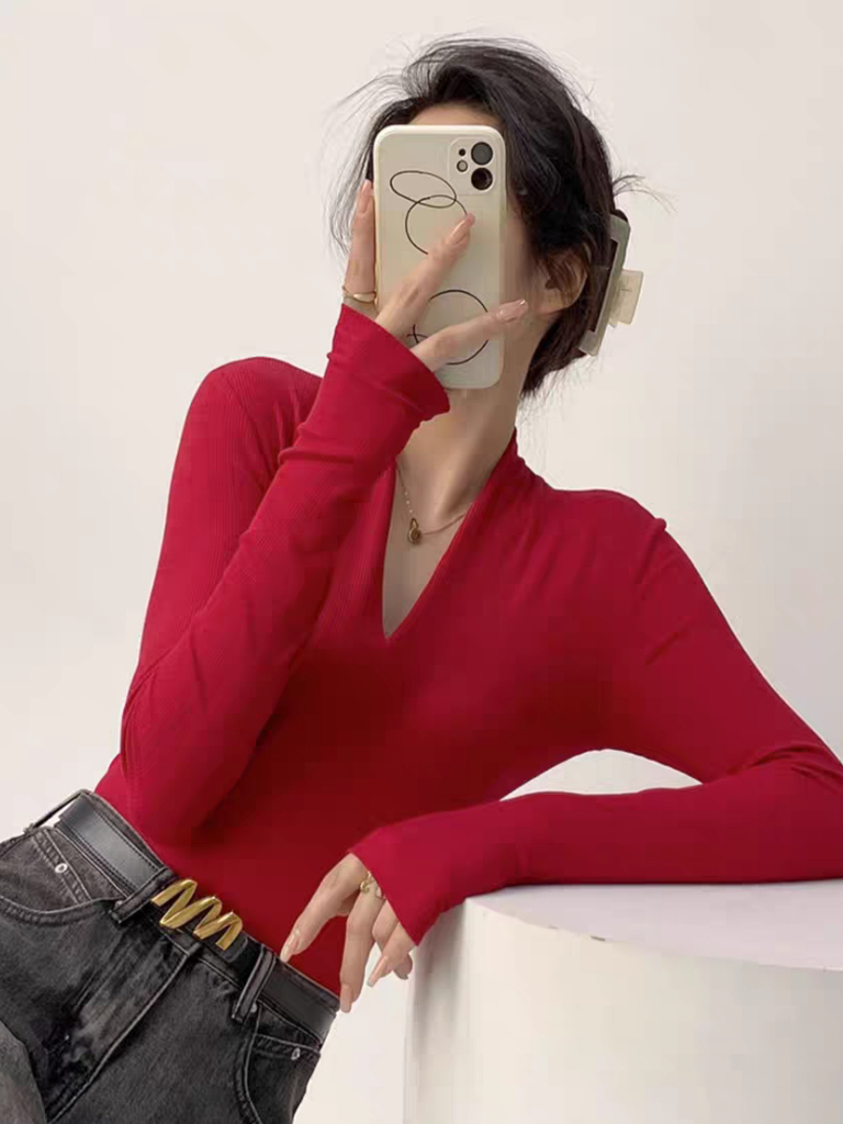 Remmi V-Neck Long Sleeve Knit Top-The Black Bow-