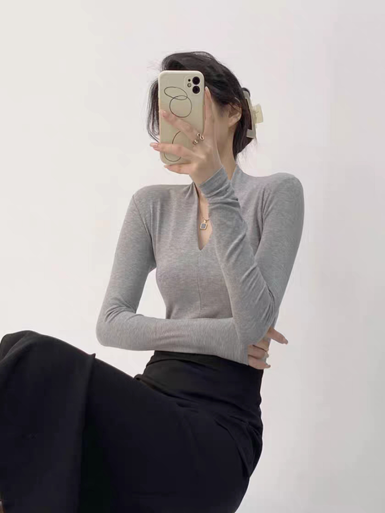 Remmi V-Neck Long Sleeve Knit Top-The Black Bow-