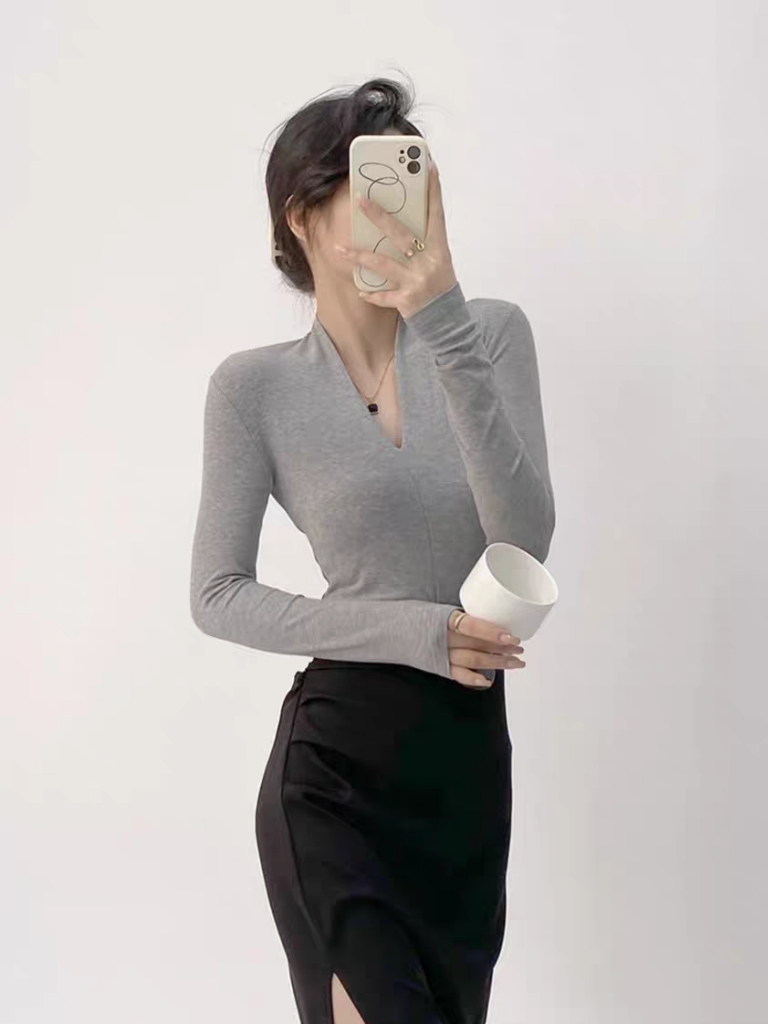 Remmi V-Neck Long Sleeve Knit Top-The Black Bow-