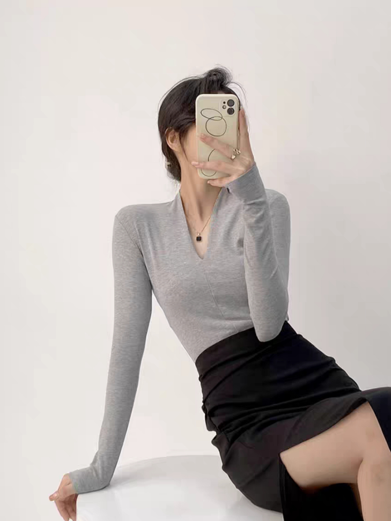 Remmi V-Neck Long Sleeve Knit Top-The Black Bow-