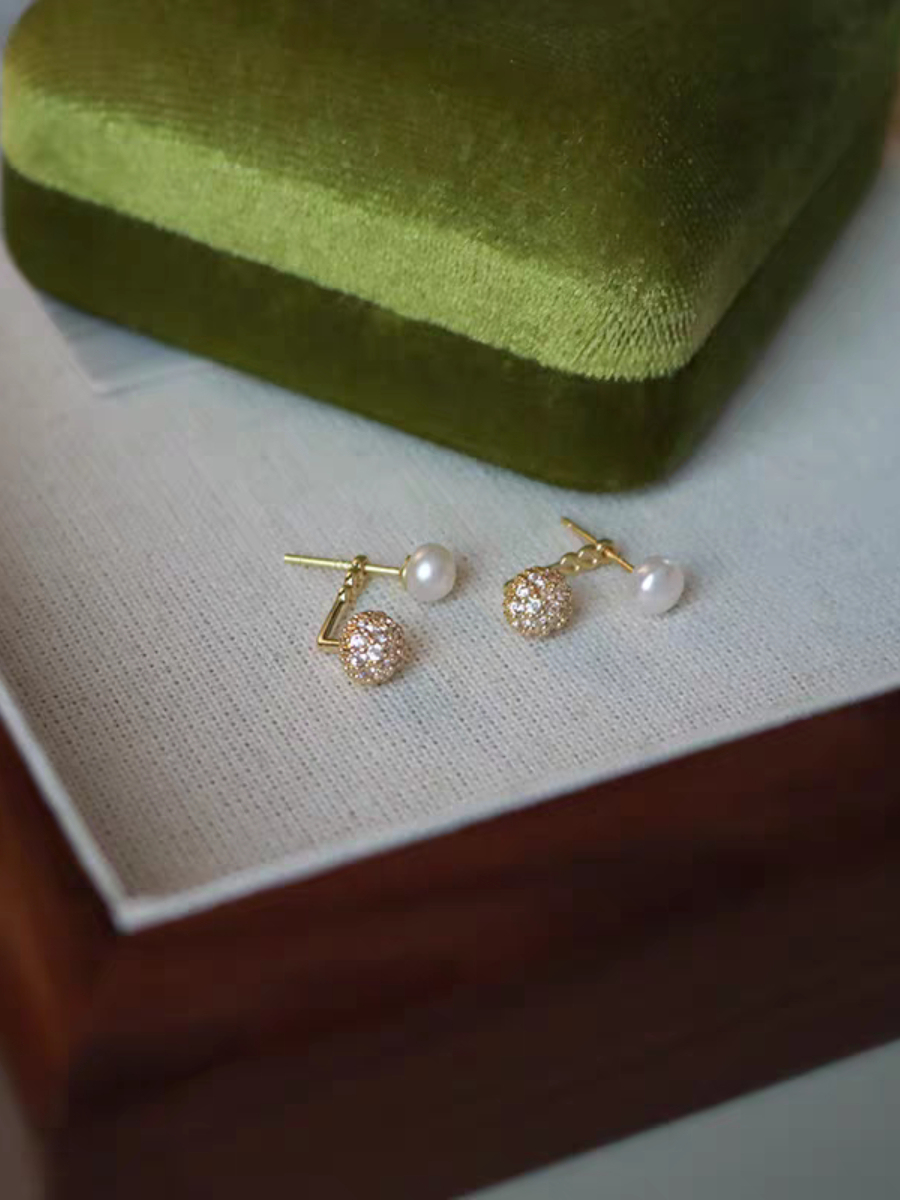 Claire Two-Way Pearl Ear Studs-The Black Bow-