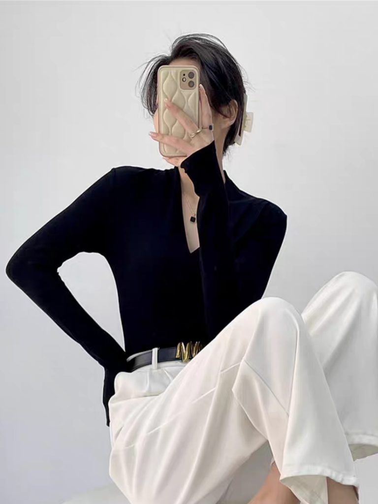 Remmi V-Neck Long Sleeve Knit Top-The Black Bow-