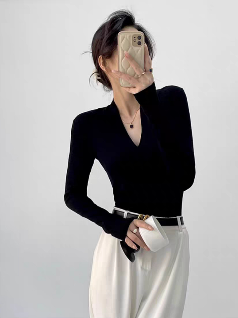 Remmi V-Neck Long Sleeve Knit Top-The Black Bow-