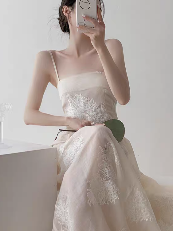 Cang Shuang Graceful Embroidered Cami & Skirt Set (Discounted-Top, L; Skirt, S size)-The Black Bow-