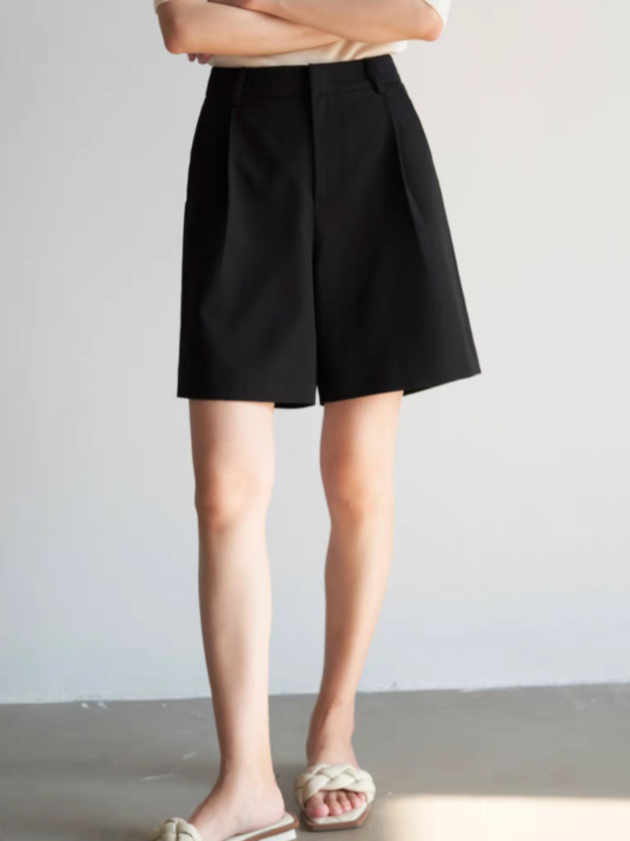 Norma Bermuda Shorts (Discounted-S, M, L size)-The Black Bow-