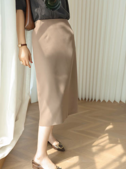 Gillette Back Slit OL Skirt (Discounted-S, M, L size)-The Black Bow-