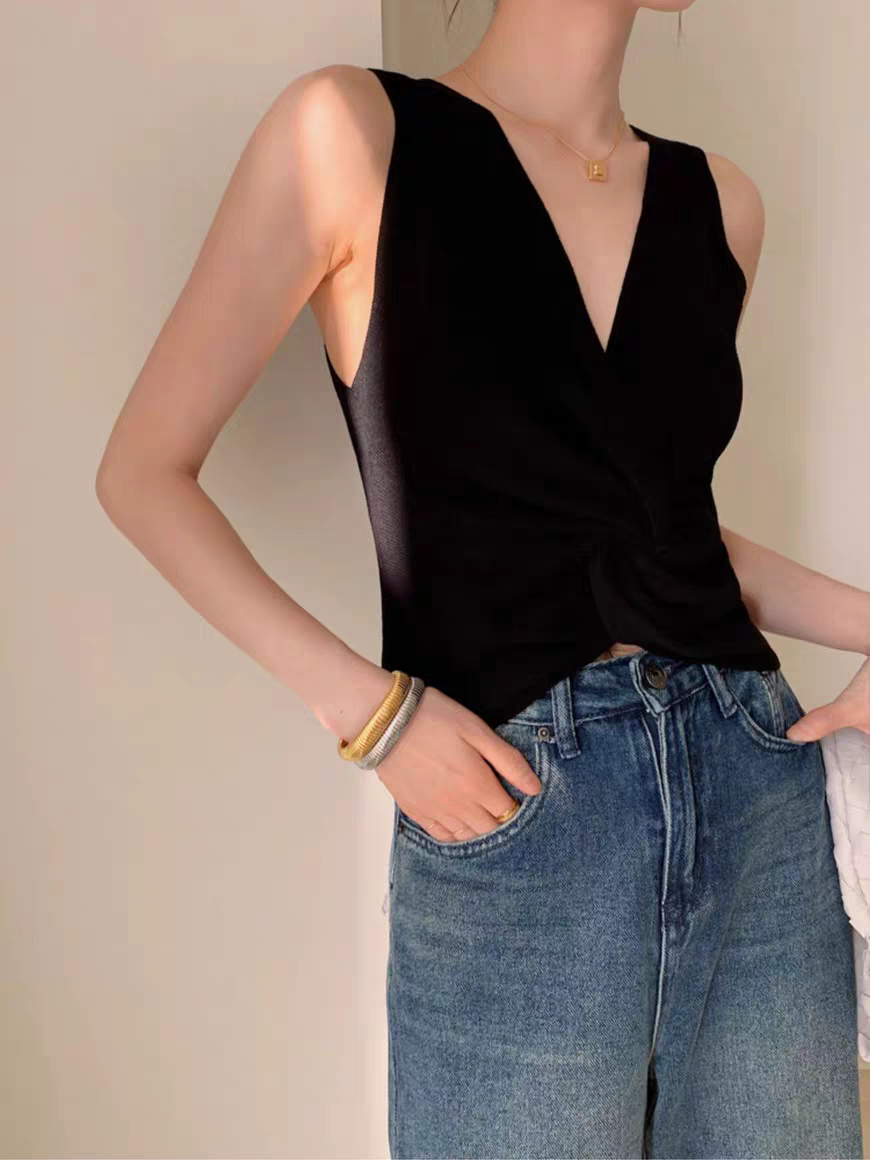 Odilon Front Knot Crop Top-The Black Bow-