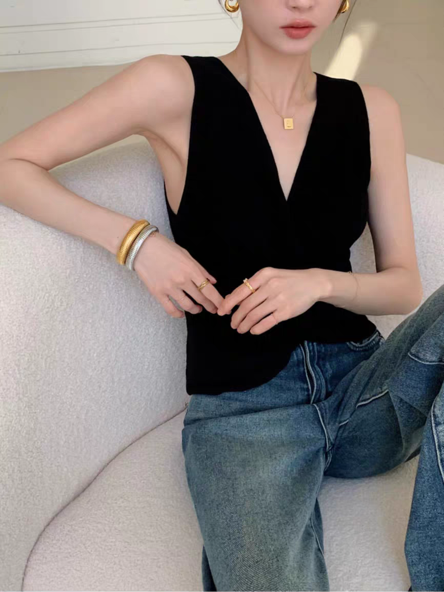 Odilon Front Knot Crop Top-The Black Bow-