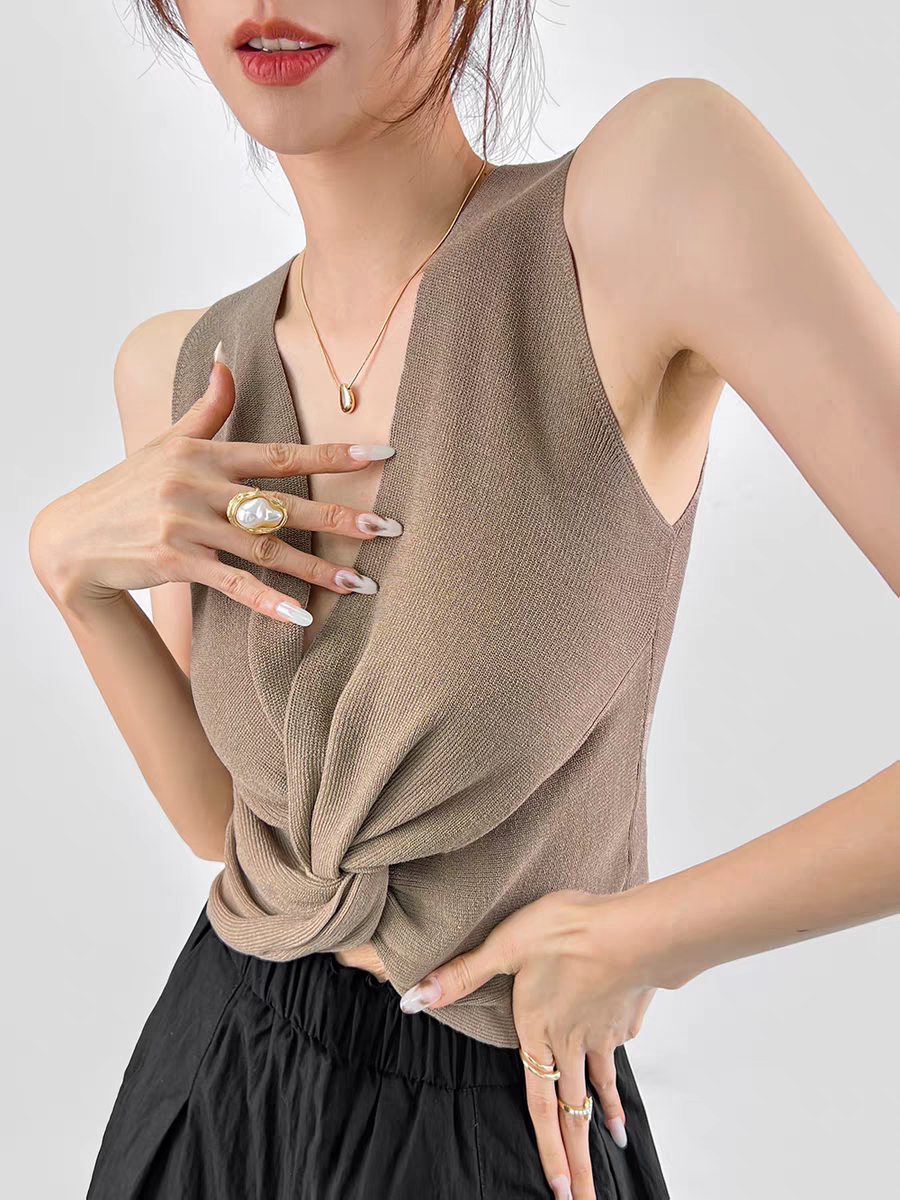 Odilon Front Knot Crop Top-The Black Bow-