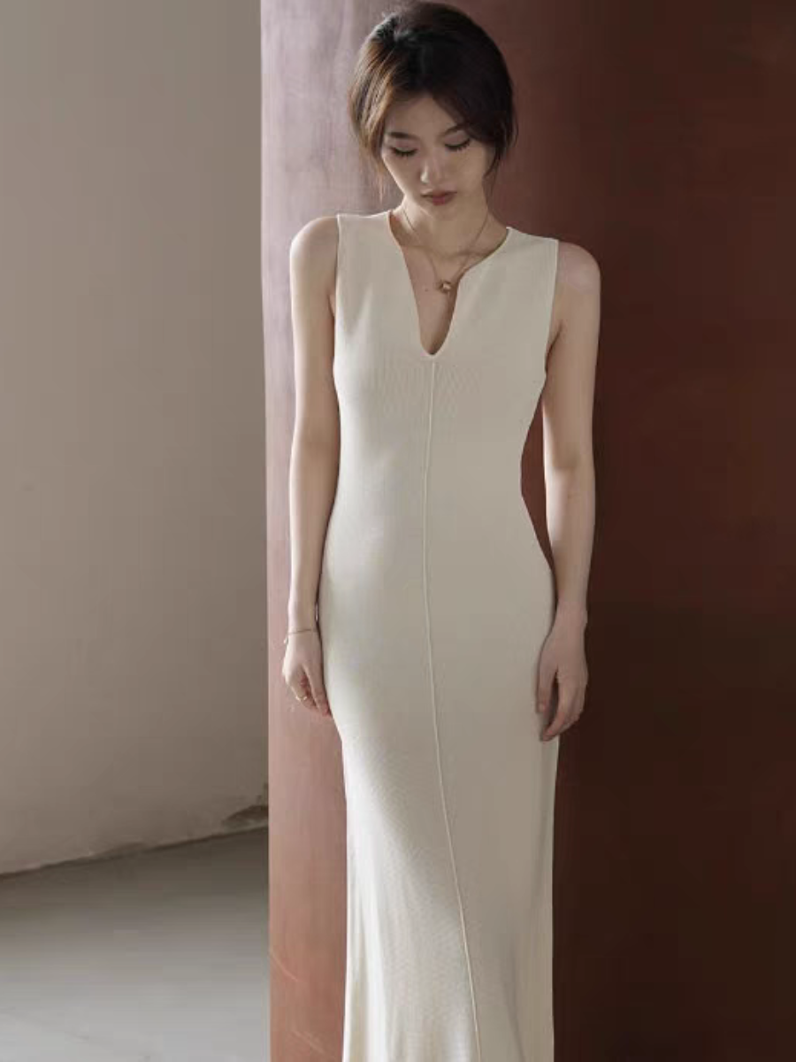 Gaspard V-Neck Maxi Dress (Discounted-Free Size)-The Black Bow-