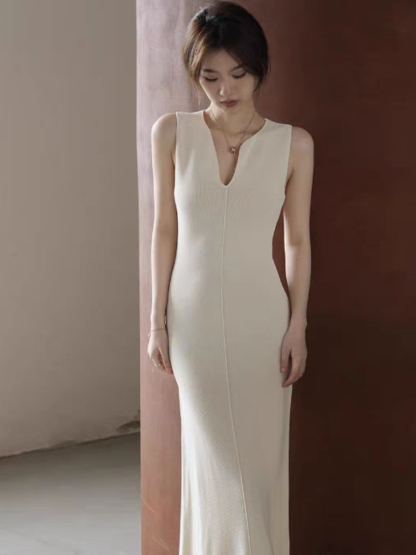 Gaspard V-Neck Maxi Dress (Discounted-Free Size)-The Black Bow-