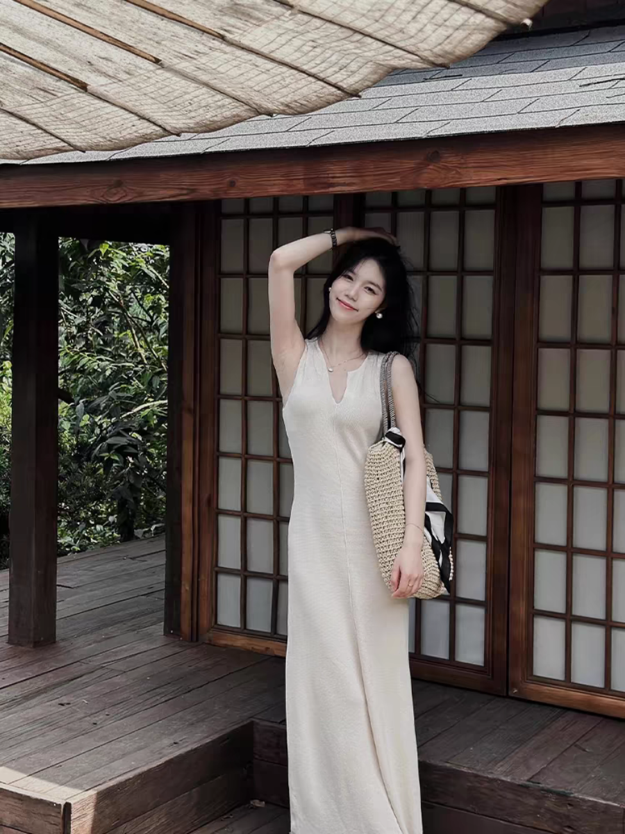 Gaspard V-Neck Maxi Dress (Discounted-Free Size)-The Black Bow-