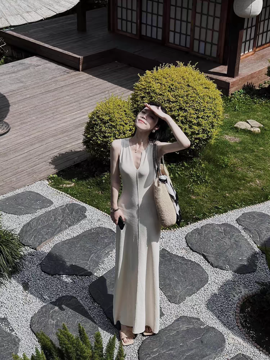 Gaspard V-Neck Maxi Dress (Discounted-Free Size)-The Black Bow-