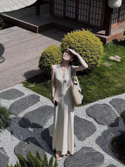 Gaspard V-Neck Maxi Dress (Discounted-Free Size)-The Black Bow-