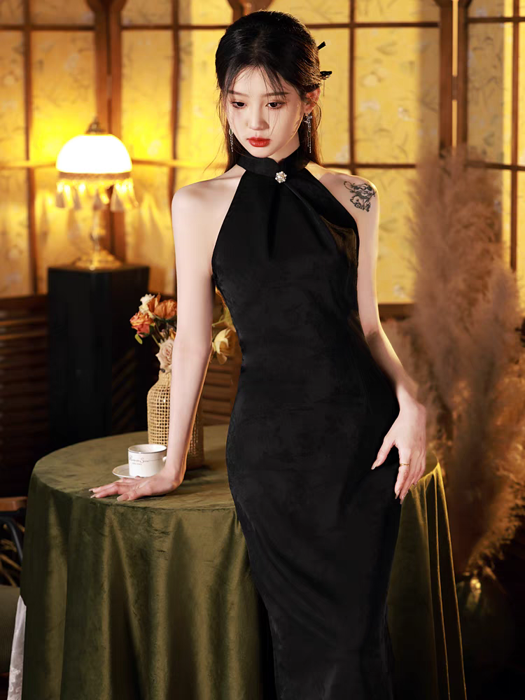 Ya Mi Halter Neck Cheongsam (Discounted-M size)-The Black Bow-