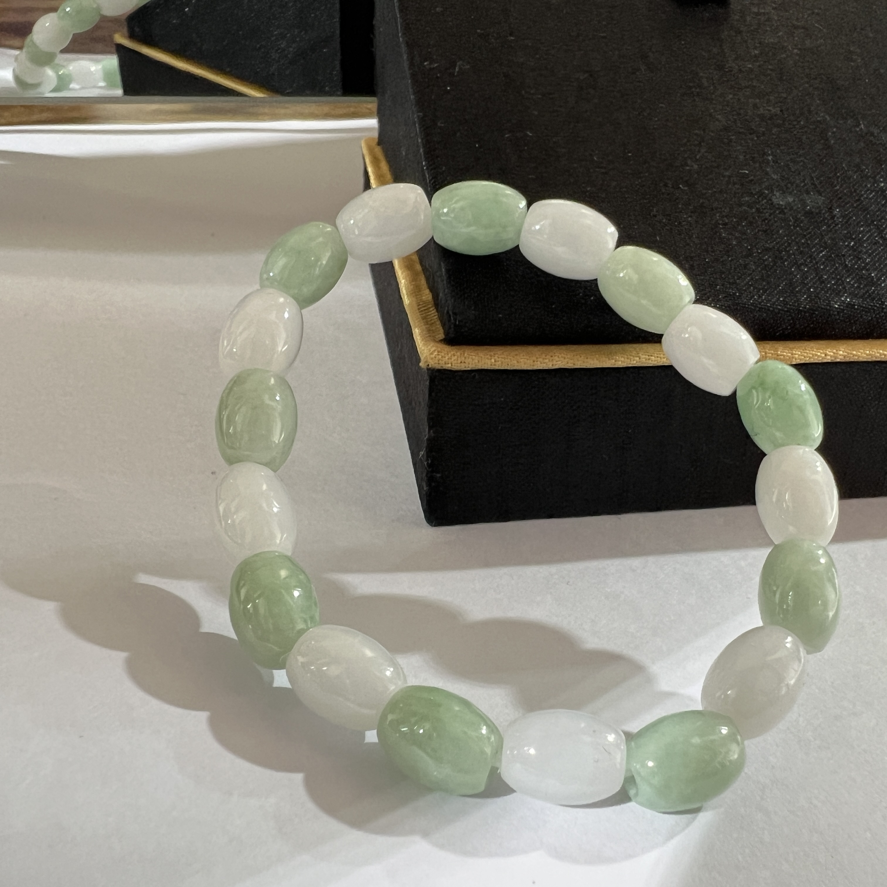 綠白雙彩桶珠手串