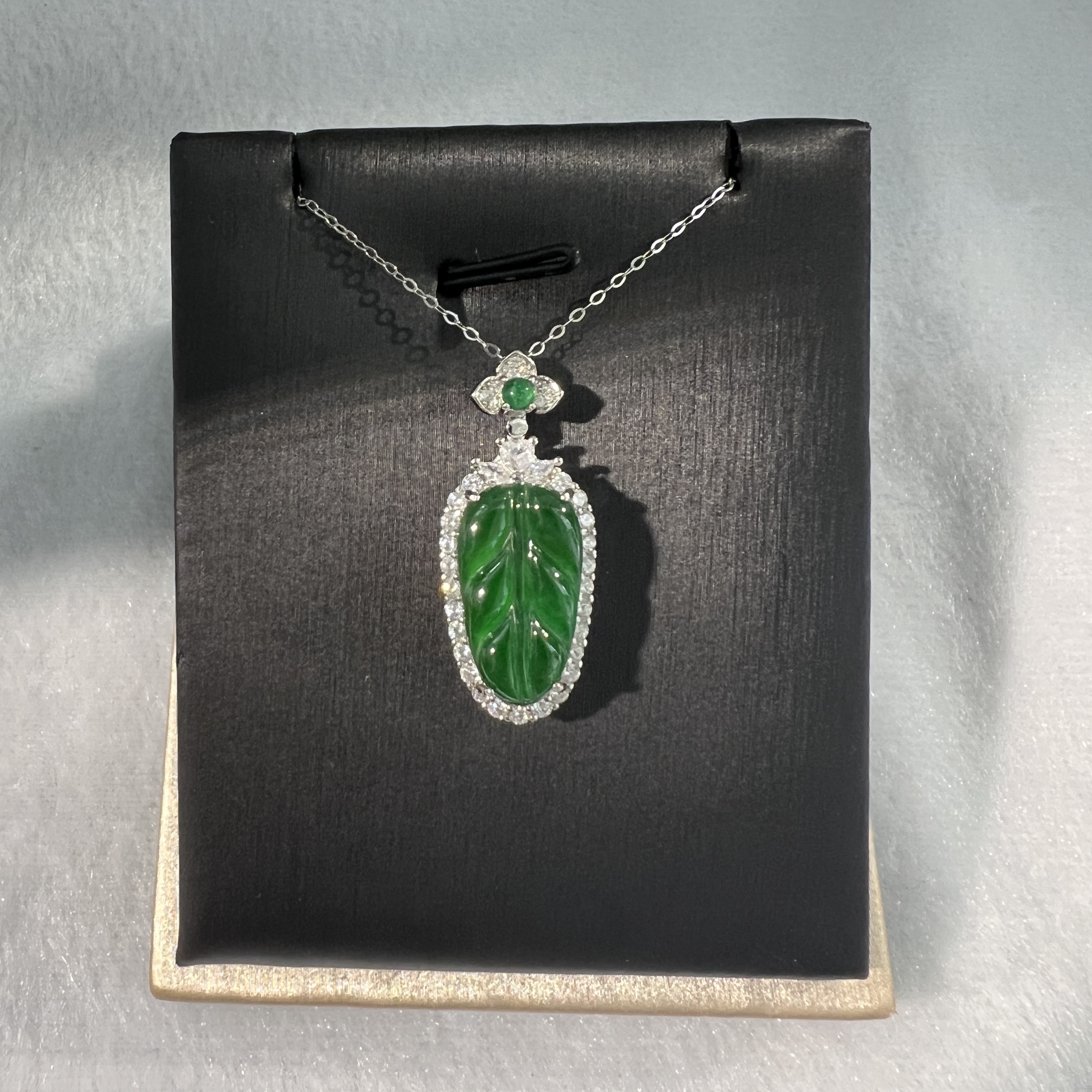 冰濃綠葉子吊墜