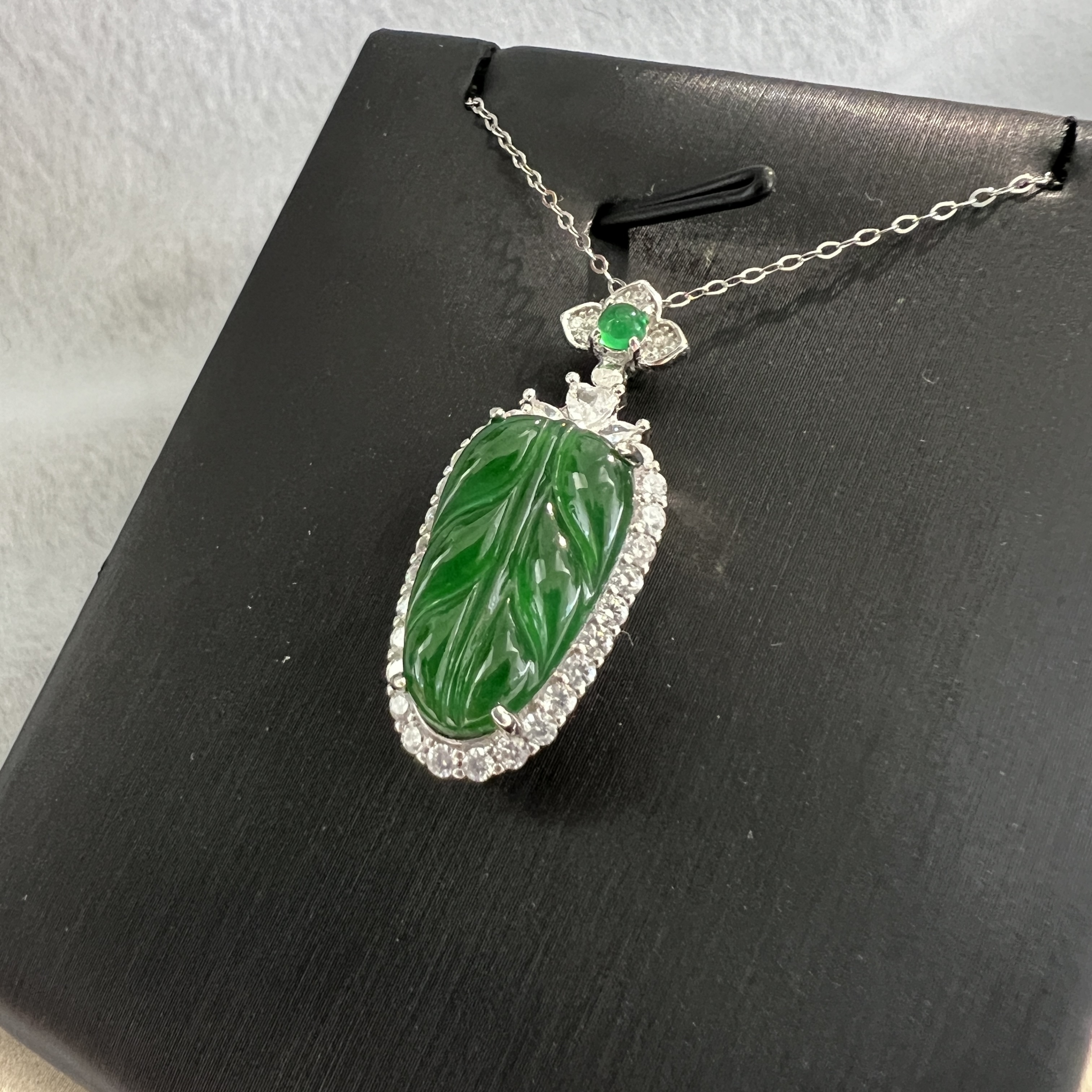 冰濃綠葉子吊墜