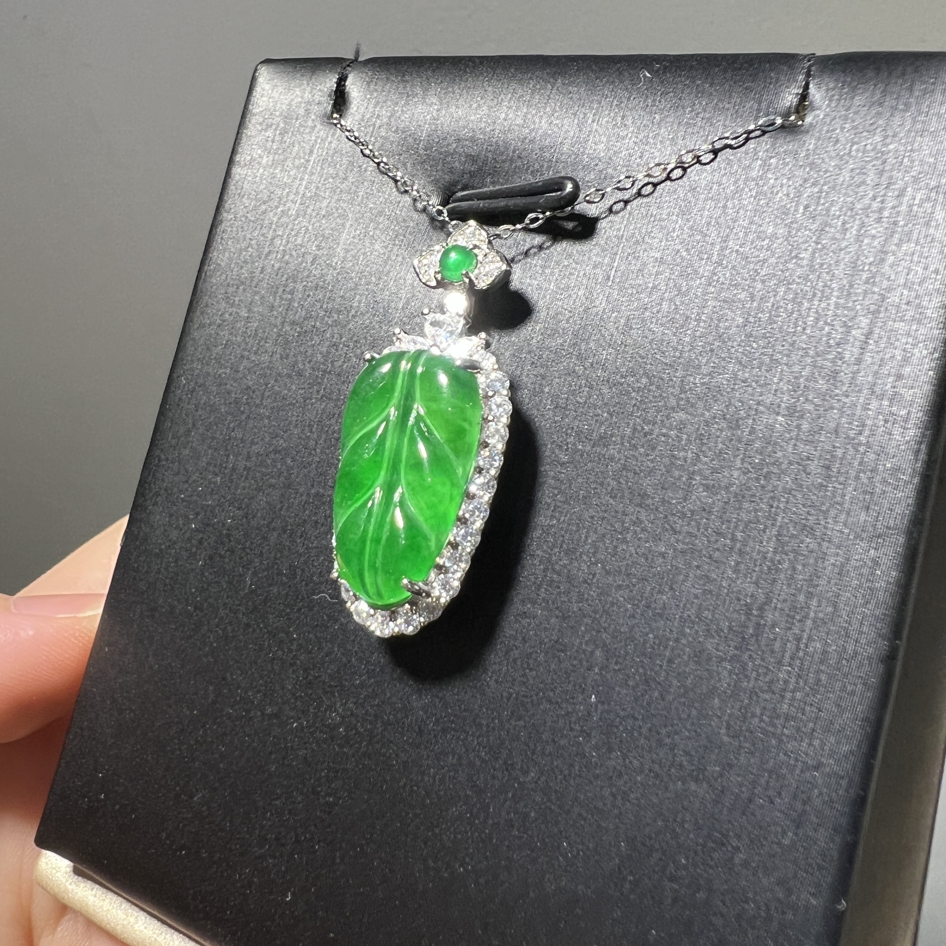 冰濃綠葉子吊墜