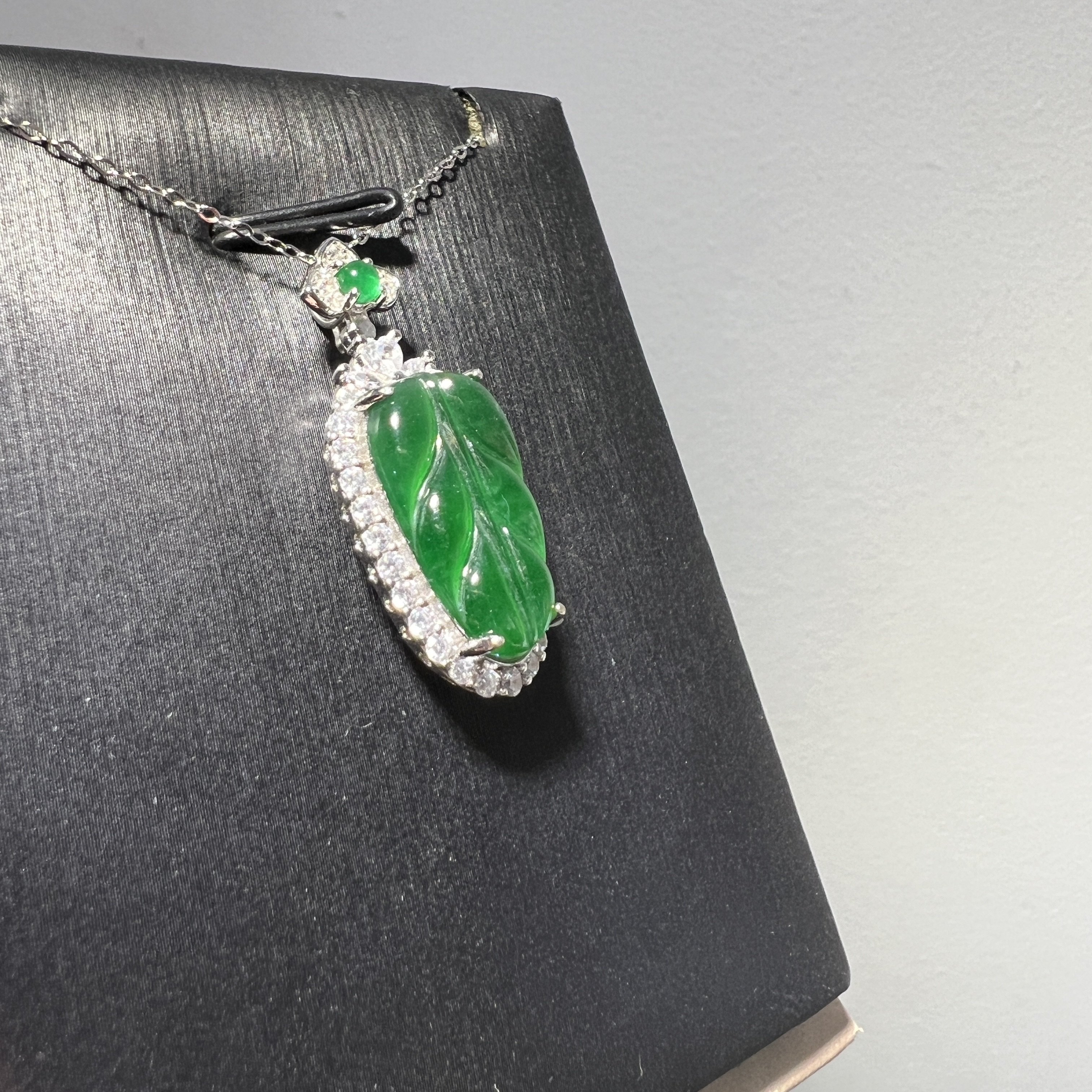 冰濃綠葉子吊墜