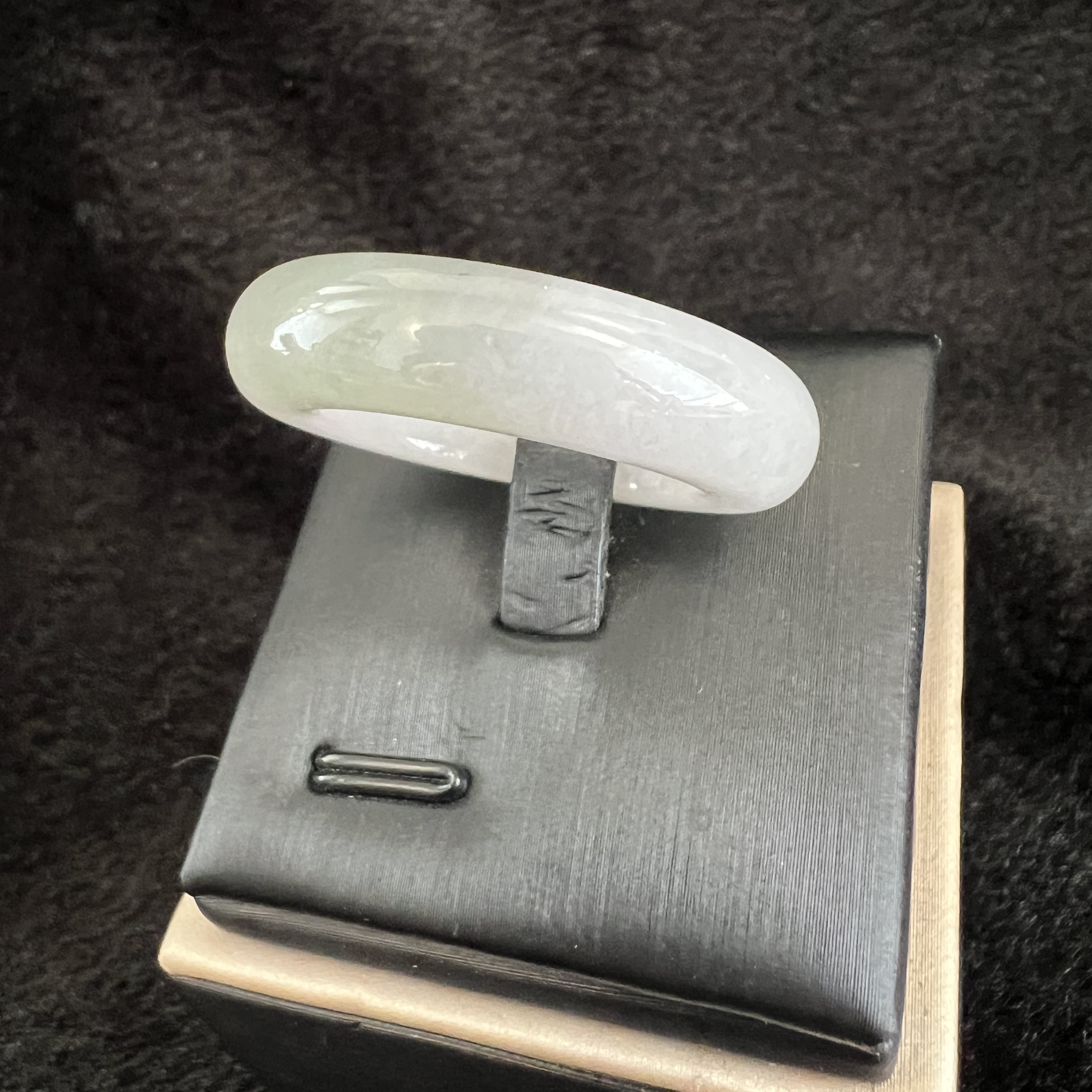 冰白底飄一抹湖水綠