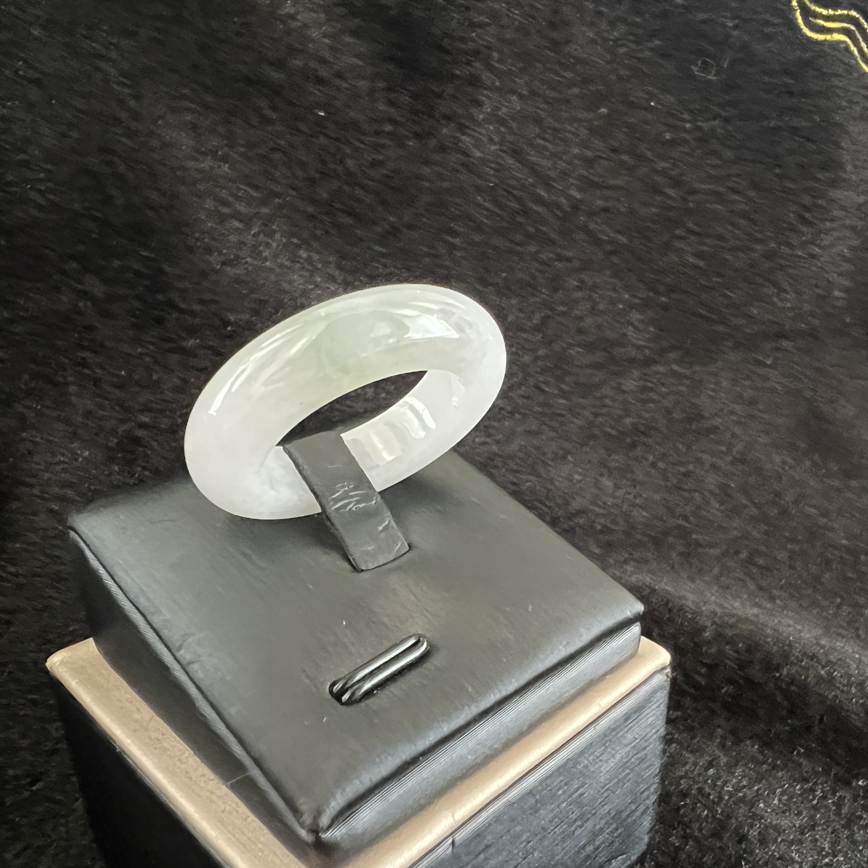 冰白底飄一抹湖水綠