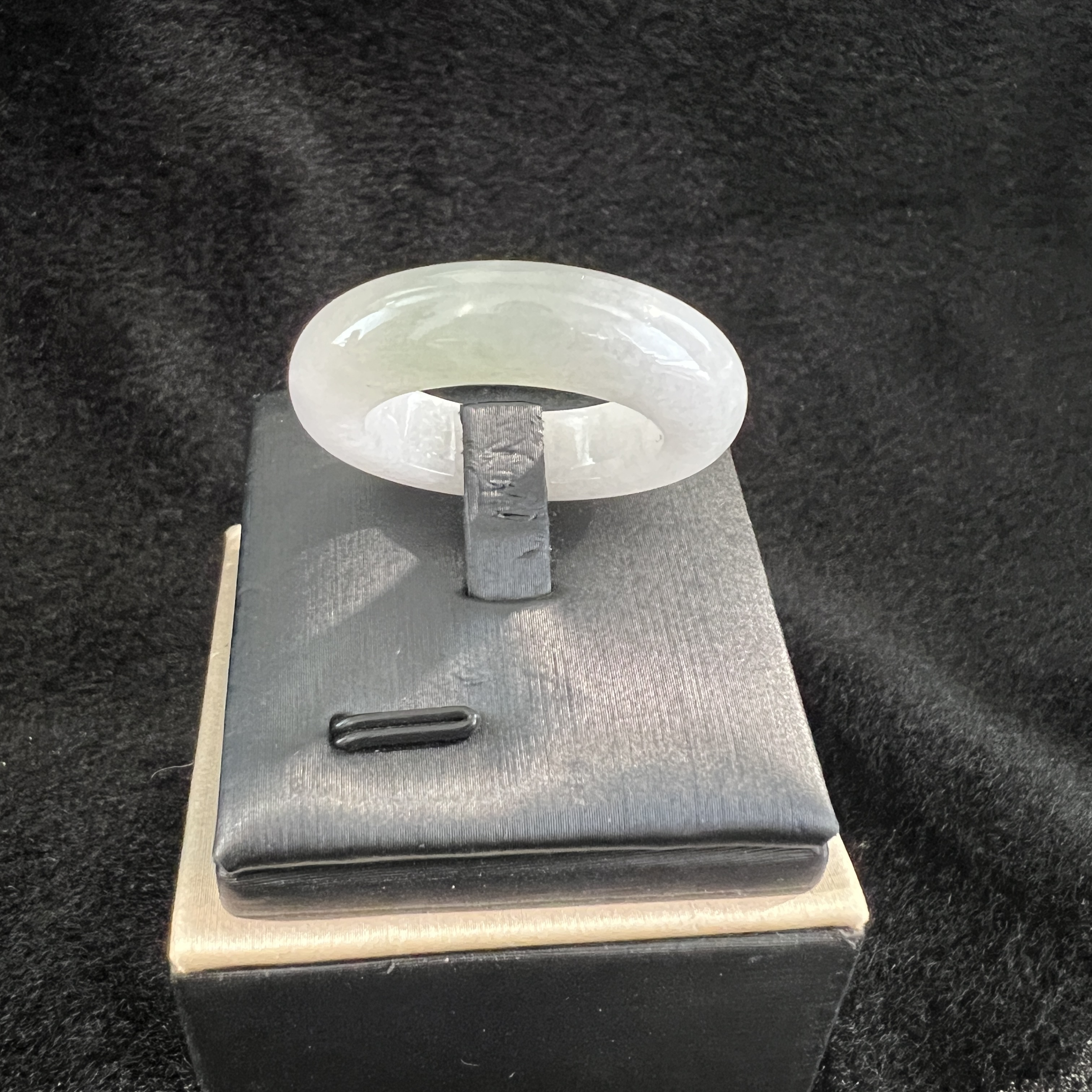 冰白底飄一抹湖水綠