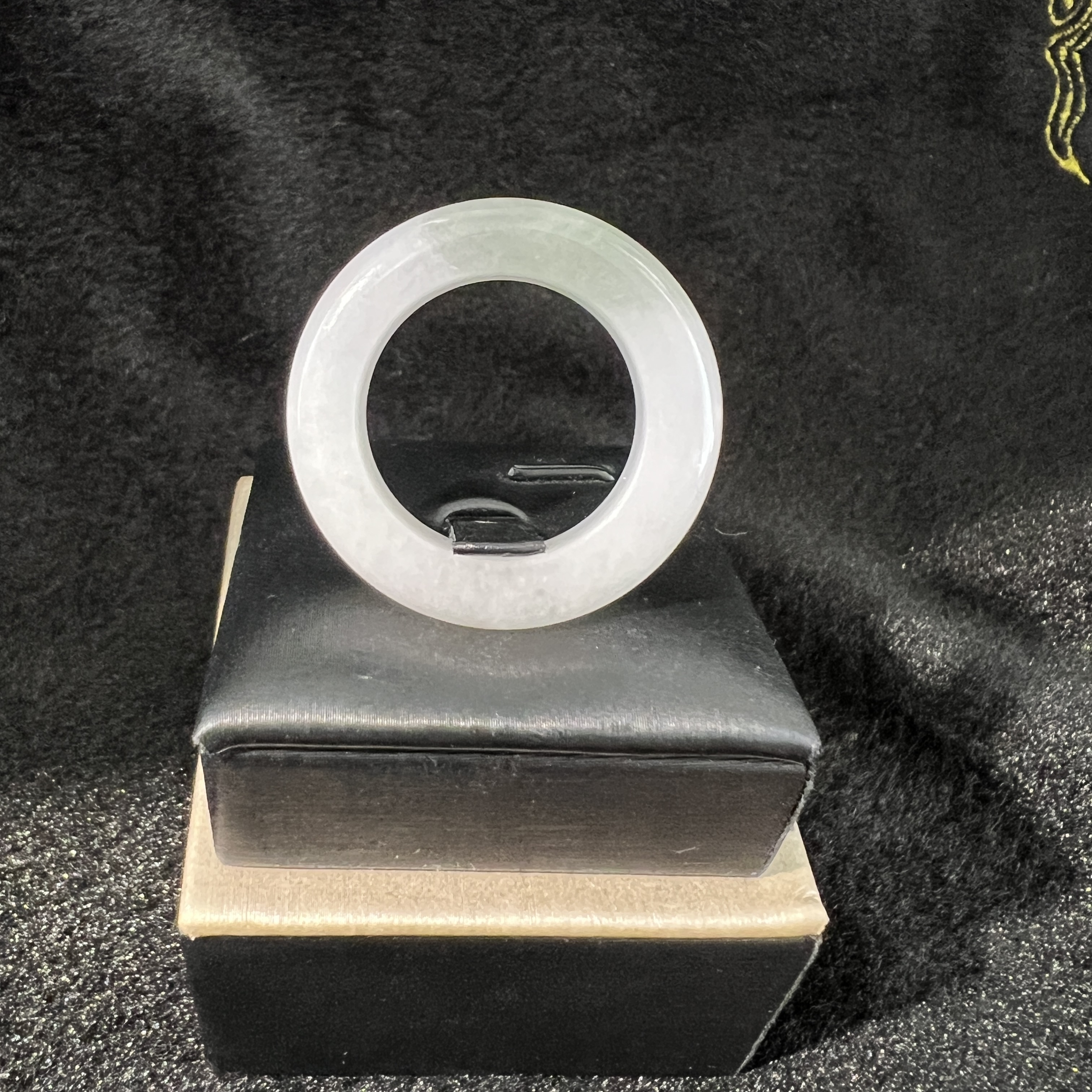 冰白底飄一抹湖水綠