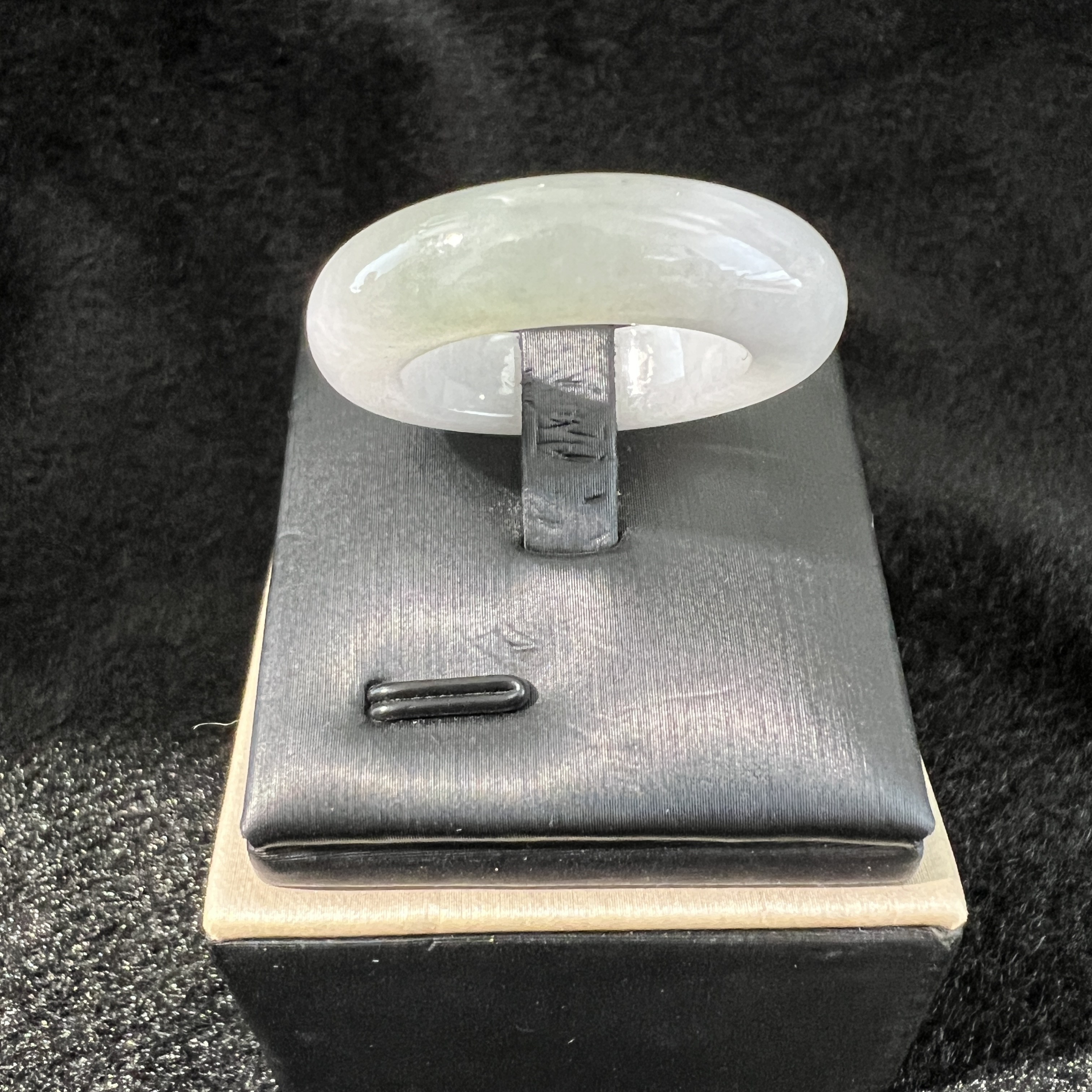 冰白底飄一抹湖水綠