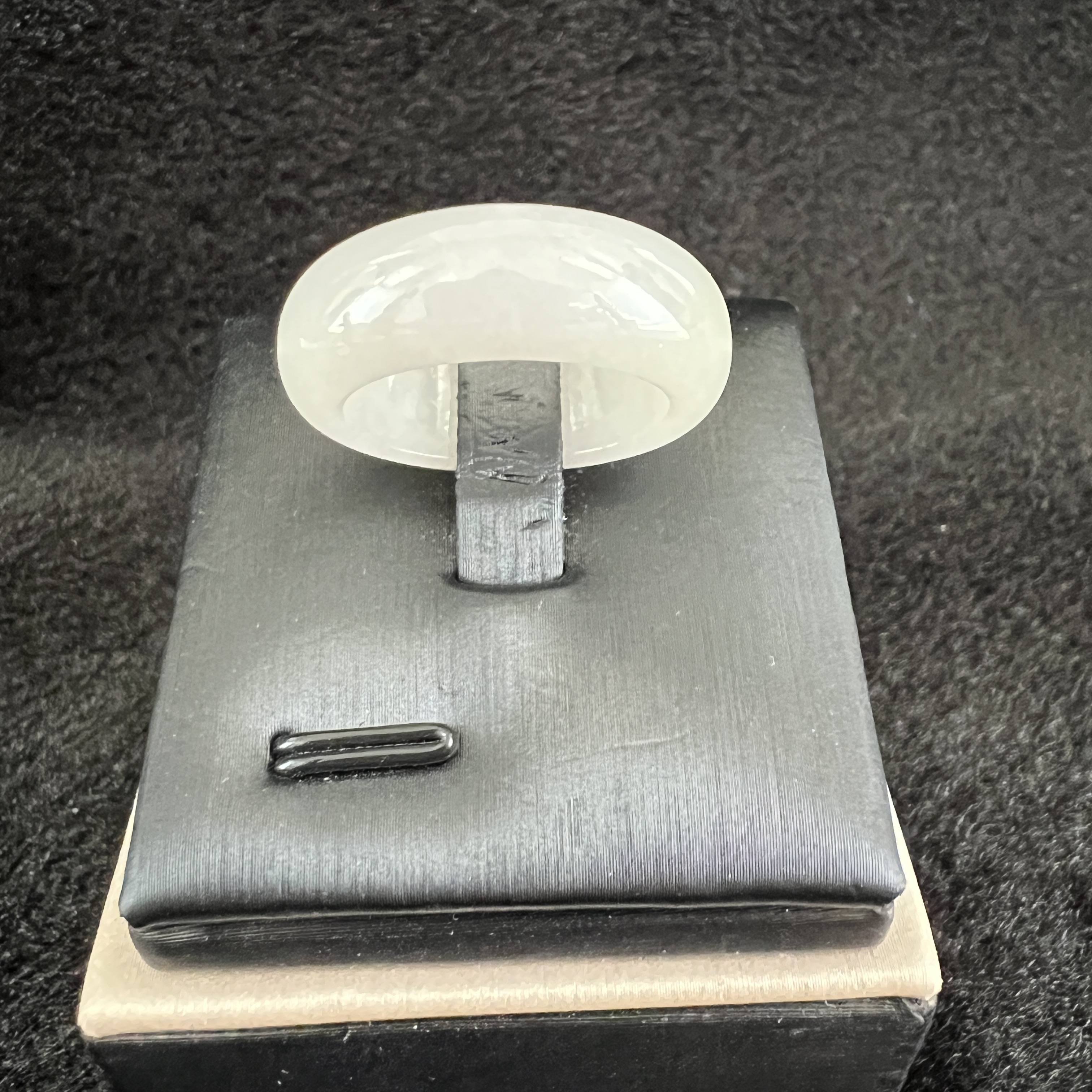 冰白底飄一抹蜜糖黃戒指