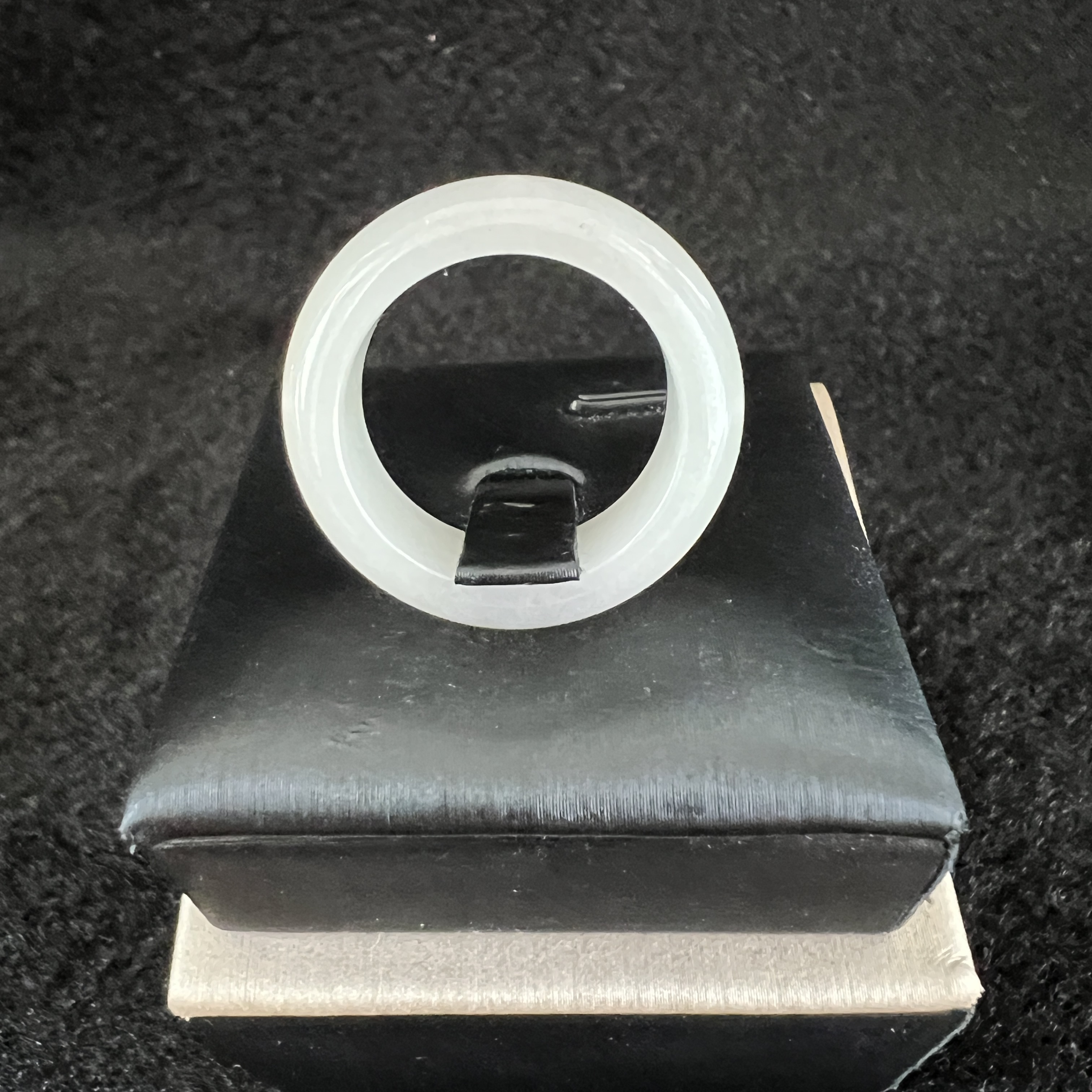 冰白底飄一抹蜜糖黃戒指