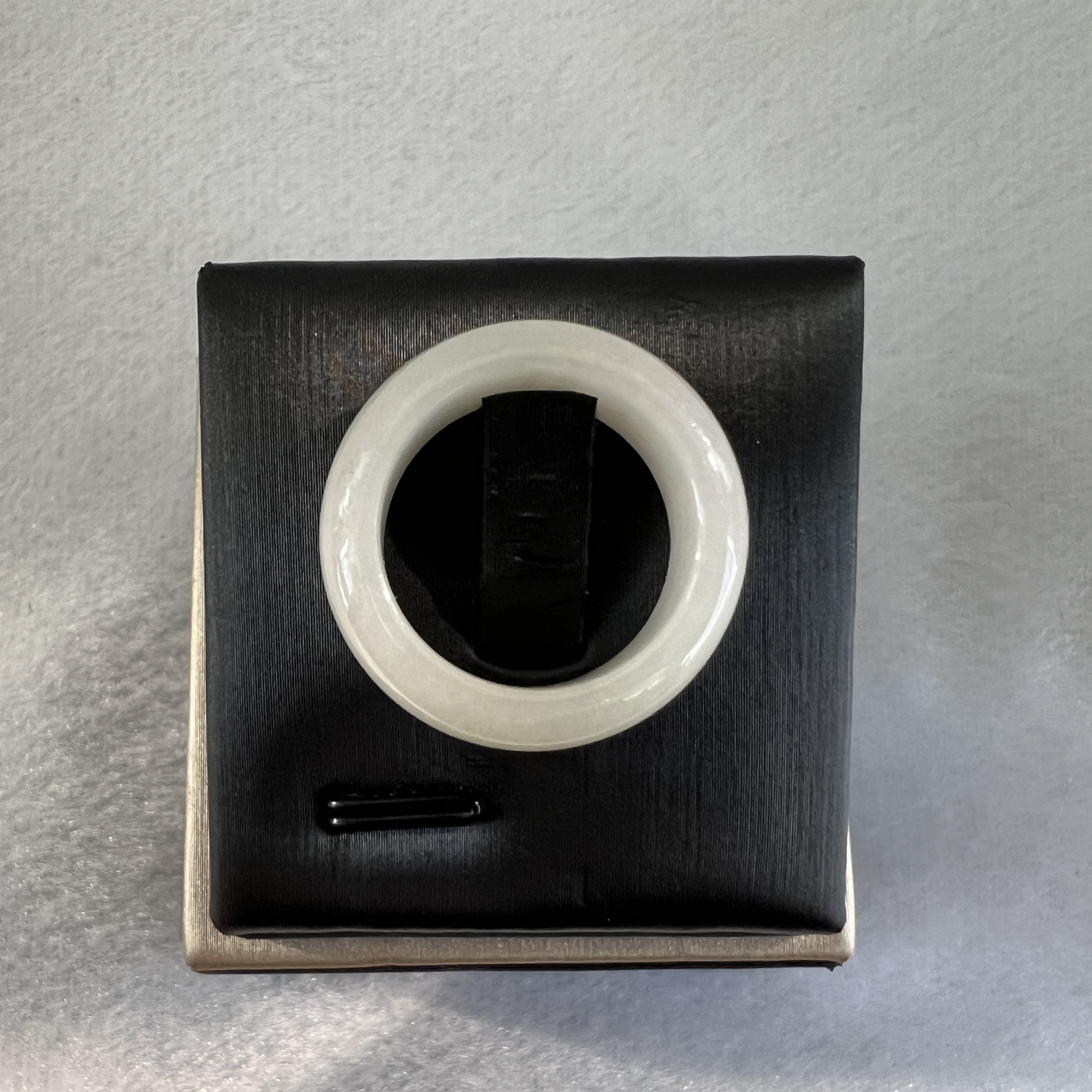 冰白底飄一抹蜜糖黃戒指