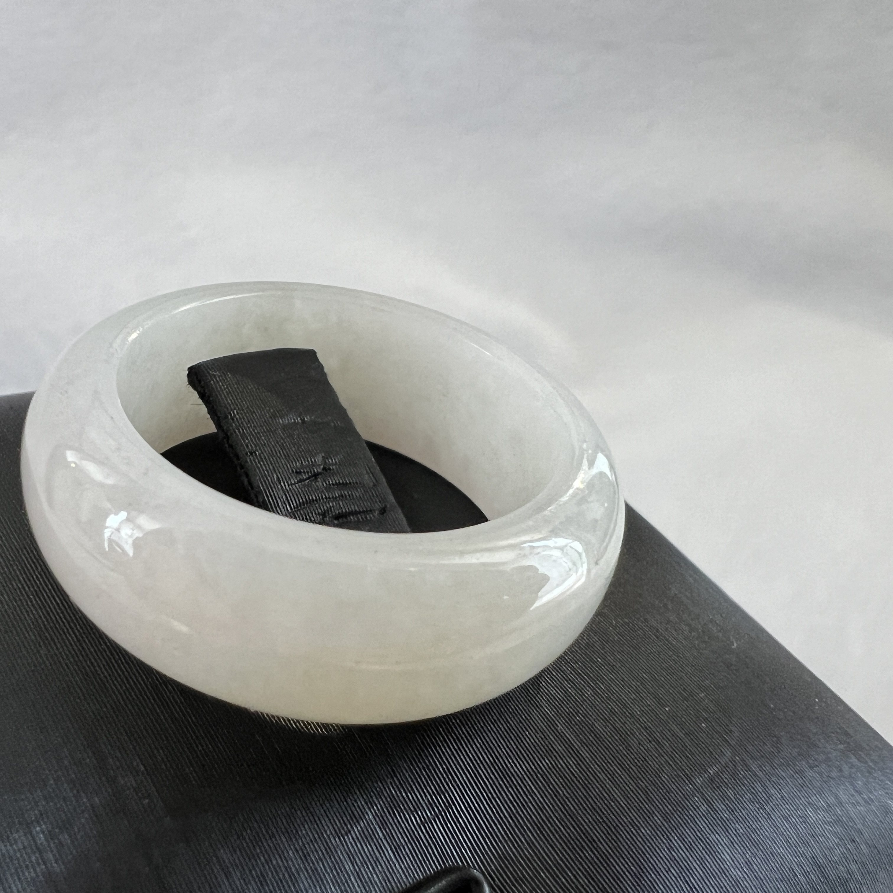 冰白底飄一抹蜜糖黃戒指