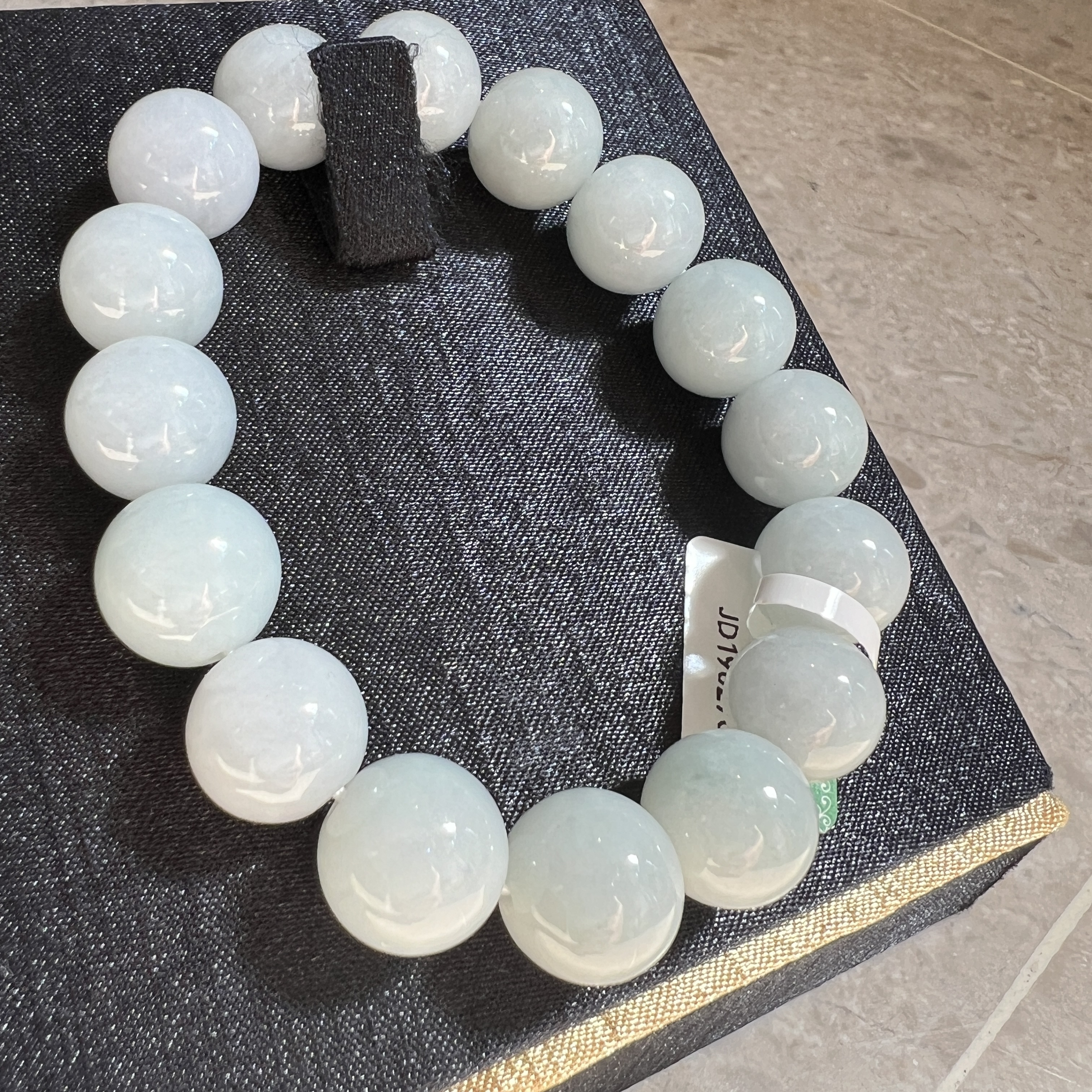 細糯淺白底色手串