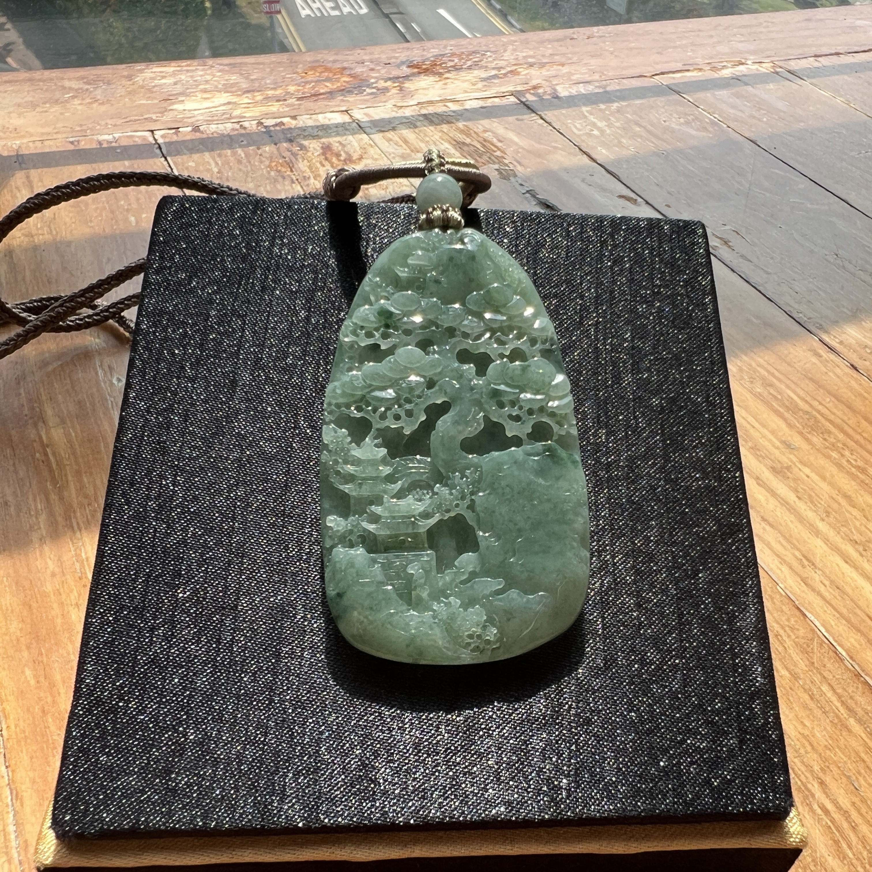 細糯湖水綠山水牌