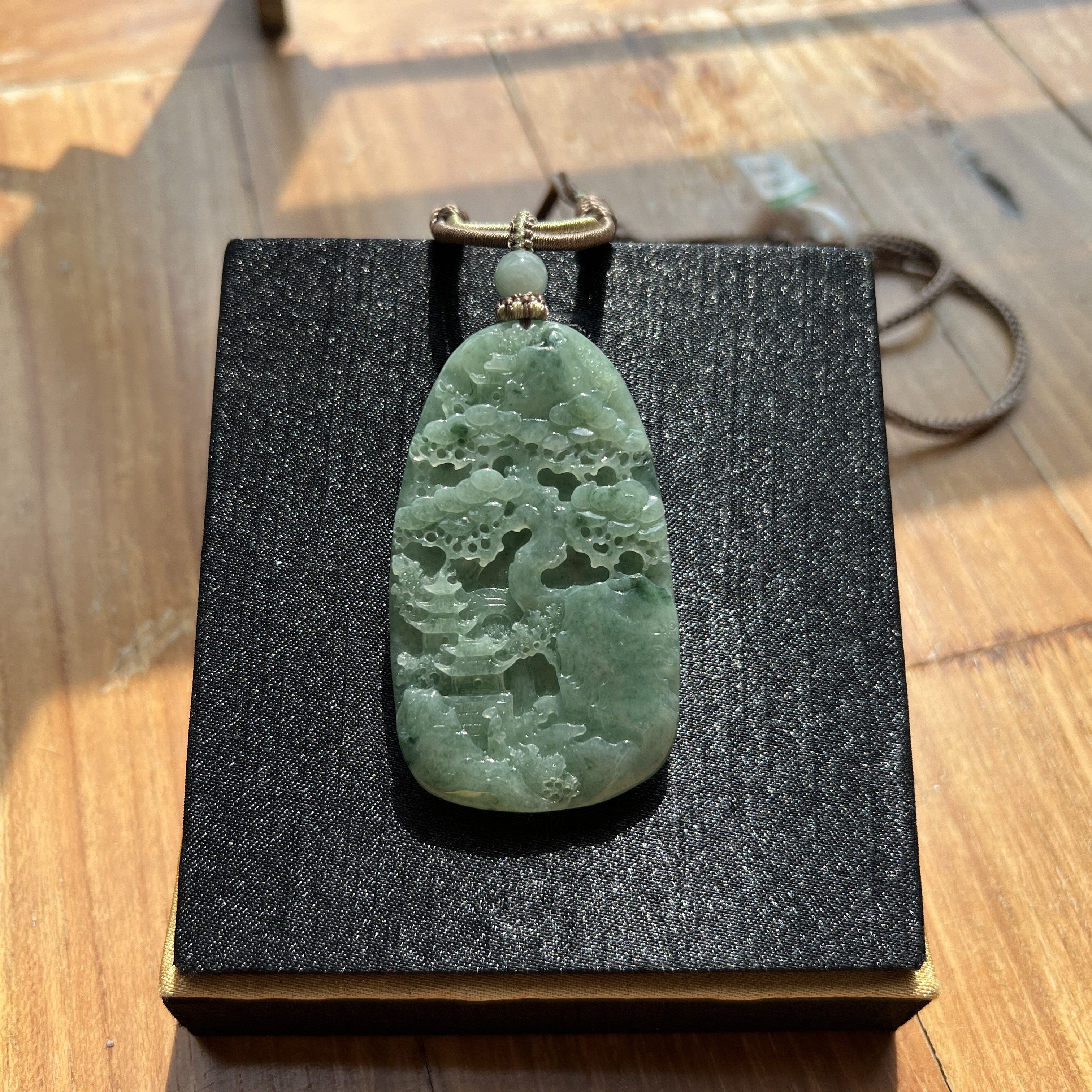 細糯湖水綠山水牌